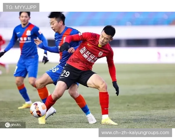 传中球前点抢占高度形成厚度：打造边路进攻的关键厚度