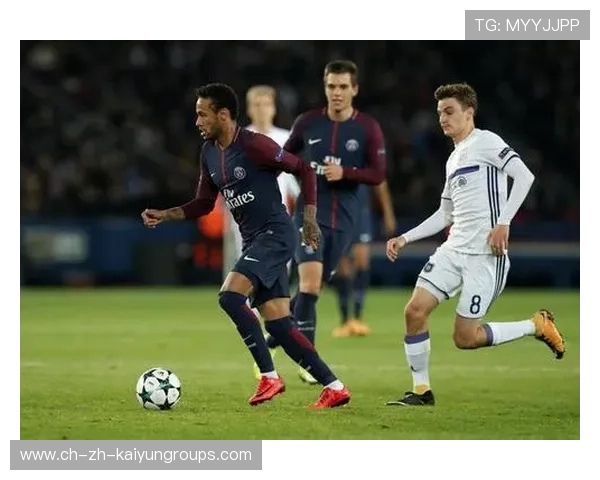 内马尔高速带球撕裂中场，巴西进攻空间全面打开